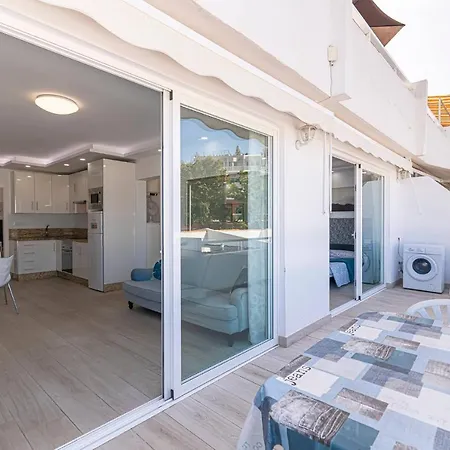 Sun View - Island Village Heights 아데제