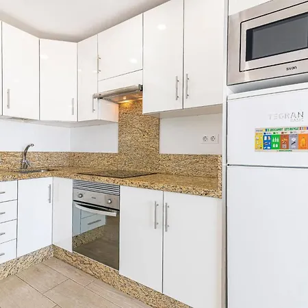 아파트 Sun View - Island Village Heights *